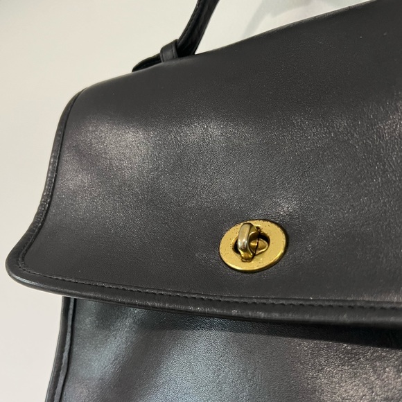 Vintage Coach Crossbody - Picture 5 of 10